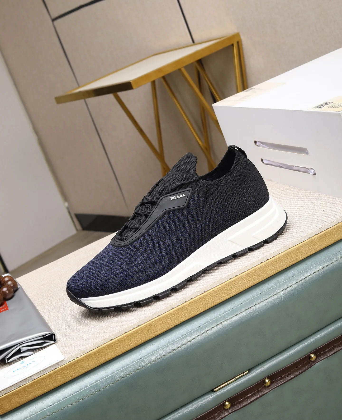Men's clothing and shoes 💰500 👑👑The latest model of high-quality PRADA men's shoes on the Hong Kong purchasing agency official website has been launched in 1:1 copy, synchronized with Hong Kong counters, and on the same catwalk; all made of breathable fly weave ➕Imported breathable fabrics with cowhide lining, 🍡🍡The original 1:1 non-slip and wear-resistant; comfortable on the feet, attractive style, fine workmanship, and simple and neat shoe trees, showing the courage and toughness of men, 👍 Code number 38 to 45